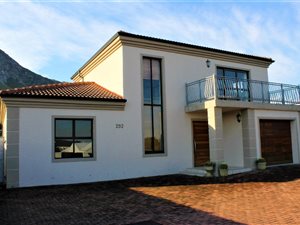 3 Bed House in Voelklip