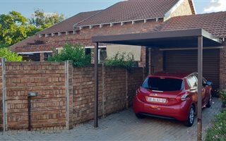 2 Bedroom Townhouse in Allens Nek