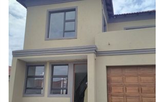 4 Bedroom House in Noordwyk