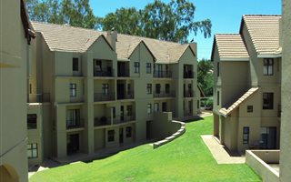 1 Bedroom Apartment in Zwartkop Golf Estate