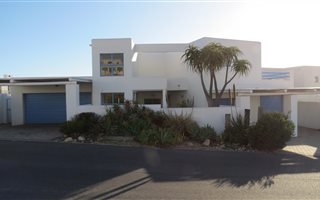 3.5 Bedroom House in Paradise Beach