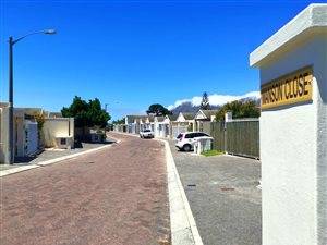 3 Bed House in Bergvliet