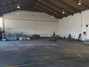 1000 m² Industrial space in Deal Party