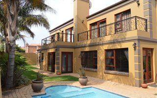 4 Bedroom House in Van Riebeeck Park