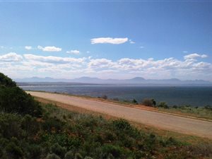 898 m² Land available in De Bakke