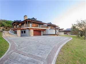 4 Bed House in Pezula Private Estate