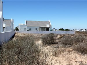 792 m² Land available in Golden Mile