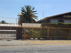 2 Bed Townhouse in Crown Gardens