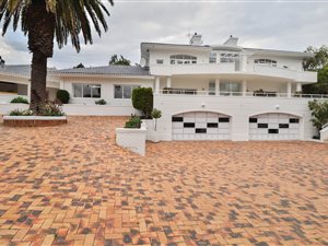 4 Bed House in Bishopscourt