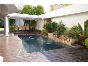 5 Bed House in Bryanston