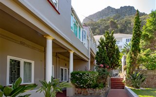 2 Bedroom Apartment in St James