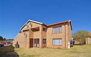 2 Bedroom Apartment in Florida Lake