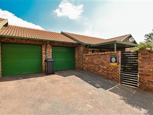 4 Bed Townhouse in Wierda Glen