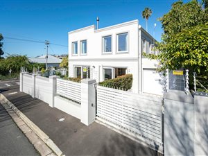 4 Bed Townhouse in Wynberg Upper