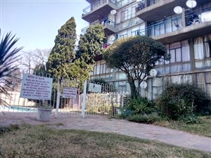 2 Bed Flat in Yeoville