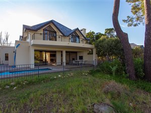4 Bed House in Pearl Valley