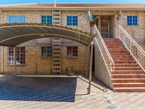 2 Bed House in Helikon Park