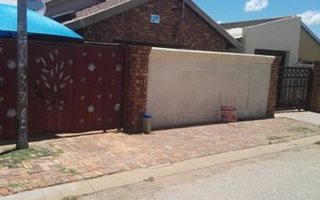 4 Bedroom House in Daveyton