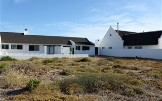 689 m² Land available in Golden Mile