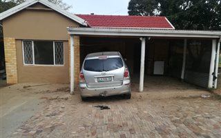 Bachelor apartment in Oatlands North