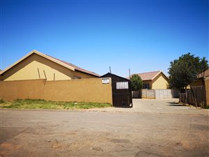 2 Bed Townhouse in Mohlakeng