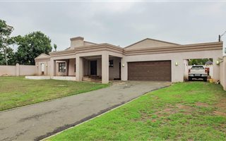 4 Bedroom House in Hayfields