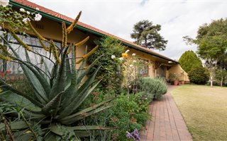 4 Bedroom House in Kensington B