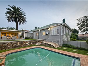4 Bed House in Kensington