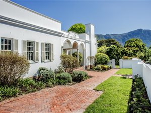 4 Bed House in Constantia Upper