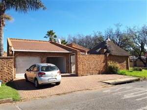 3 Bed House in Edelweiss