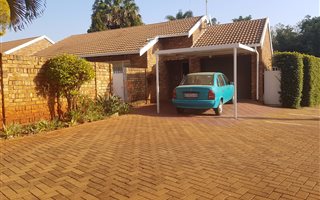2 Bedroom House in Doornpoort and surrounds