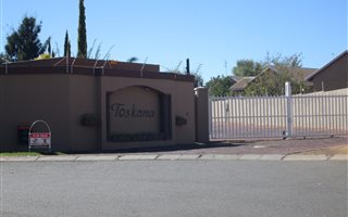 2 Bedroom Townhouse in Langenhoven Park