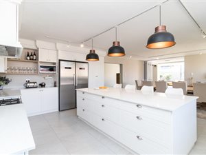 10 Bed House in Colbyn
