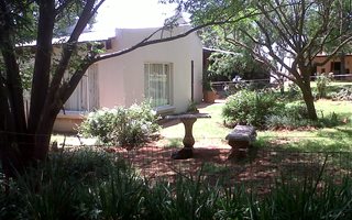 2 Bedroom Garden Cottage in Nooitgedacht