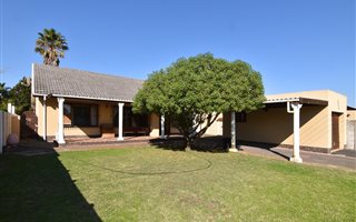 3 Bedroom House in Peerless Park