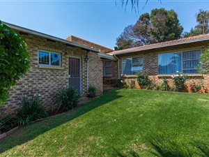 3 Bed Townhouse in Roodekrans