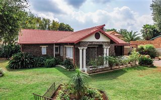 4 Bedroom House in Zwartkop