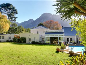 5 Bed House in Bishopscourt