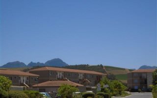 2 Bedroom Apartment in Sir Lowrys and surrounds