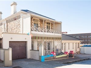 560 m² Commercial space in North End