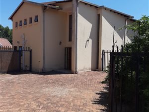 8 Bed House in Clydesdale
