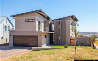 4 Bedroom House in The Hills