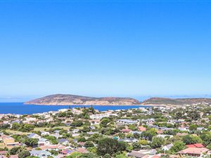 6 Bed House in Lower Robberg