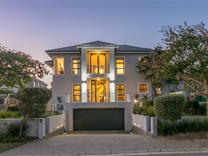 4 Bed House in Pezula Golf Estate