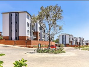 1 Bed Apartment in Lombardy Estate