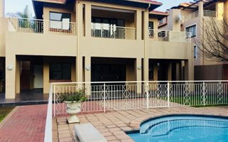 1 Bedroom Townhouse in Sunninghill
