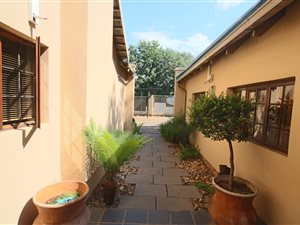 85 m² Office Space in Clubview