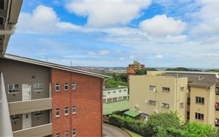 Bachelor apartment in Bulwer