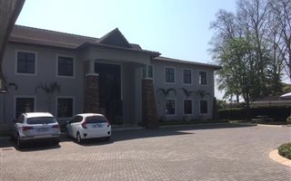 350 m² Commercial space in Kloof