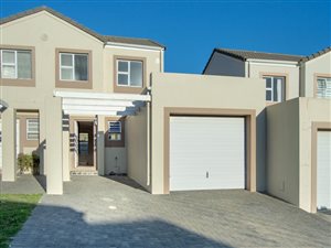 2 Bed Townhouse in Somerset West Central